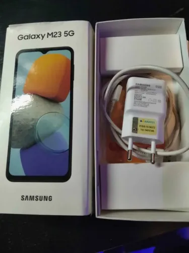 Somente carregador original Samsung é a caixa