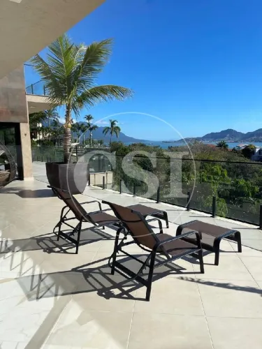Casa de alto padrão com vista permanente para o mar Região Norte de Ilhabela/SP