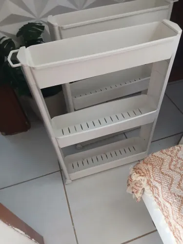 Vendo organizador carrinho,ideal para pequenos espaços. Cor branca,