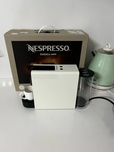 Cafeteira Nespresso essenza mini