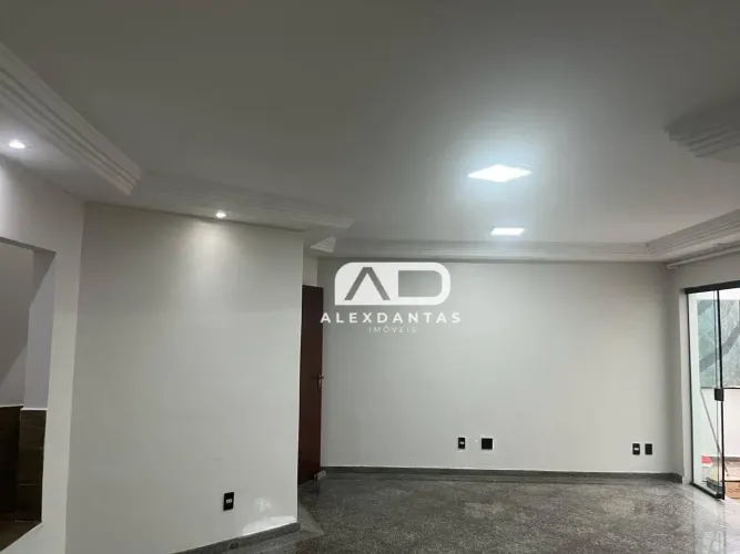 Casa de Alto Padrão para Locação  4 Suítes, Piscina e 4 Vagas, Jardim São Caetano  São Cae