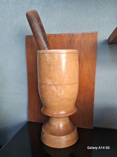 Pilão de madeira mesa (tempero)