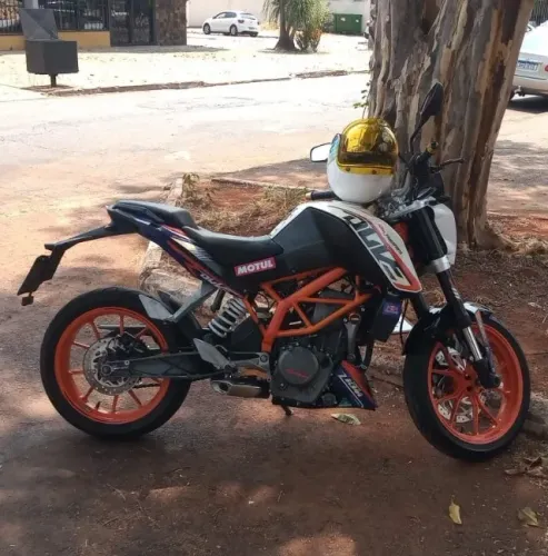 KTM Duke 390 2015 recém revisada e em ótimo estado de conservação