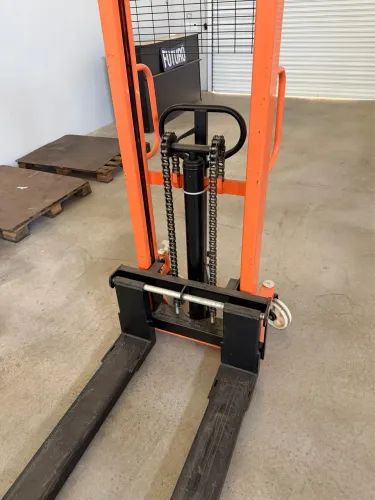 Empilhadeira manual hidráulica de 1500 kg