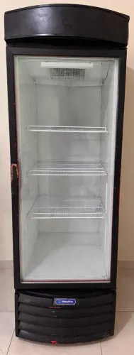 Expositora de bebidas metal frio