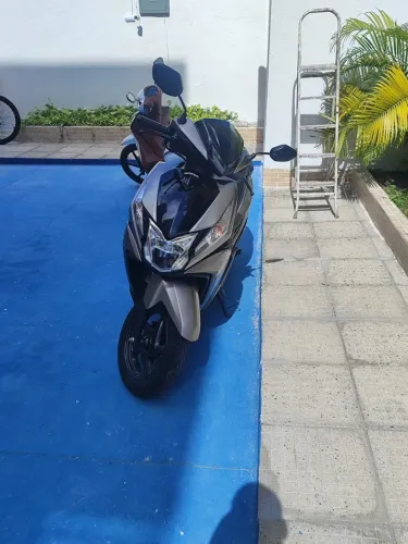 Honda Elite 125 - Automática e prática para o dia a dia