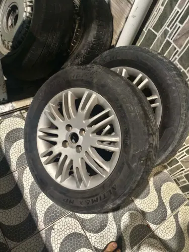 Rodas aro 15 liga leve Fiat Linea
