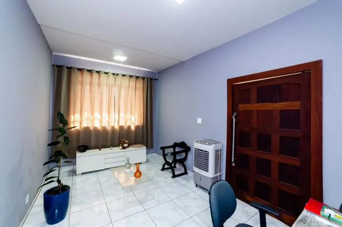 Casa à Venda - Sagrada Família, 3 Quartos, 226 m2