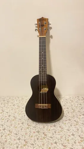 Ukulele Shelby