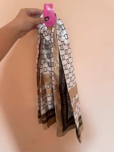 Lenços de cetim por apenas R$ 10,00 reais cada.