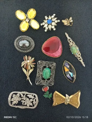 Lote com 10 Broches Vintage Modelos Variados