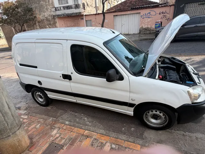 Peugeot Partner Van 1.6 Flex 16V 5P 2011