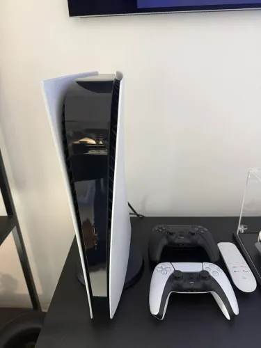 PlayStation 5 - Digital Edition + 2 Dualsense