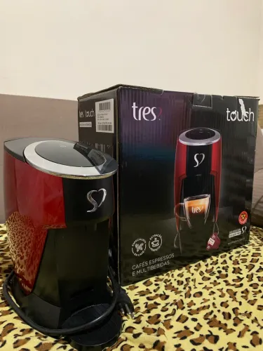 Cafeteira expresso três corações vermelha