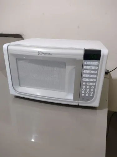 Microondas Electrolux 31 litros, funcionando perfeitamente 