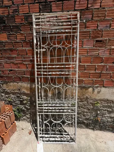 03 portões de ferro no precinho 200,00 cada