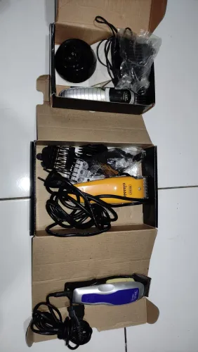 Máquinas profissionais para corte de cabelo Wahl classic + máquina de acabamento usado.