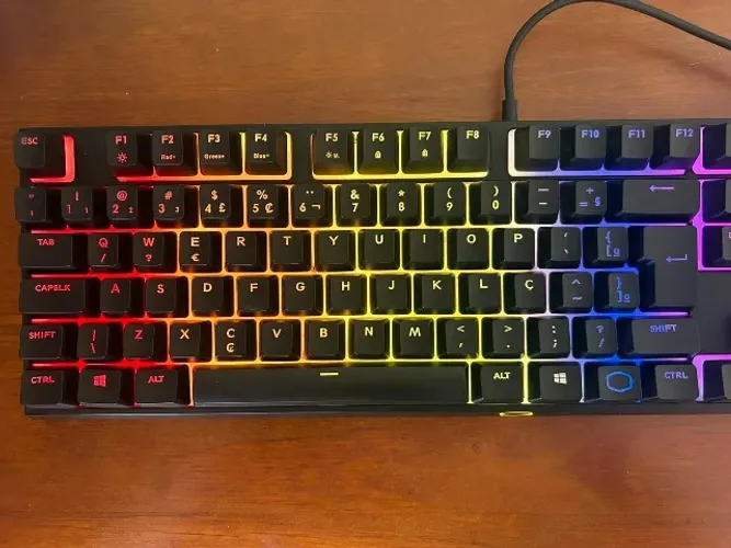 Teclado Cooler Master MS111 RGB Usado