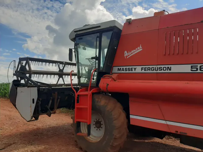 Colheitadeira Massey Ferguson 5650  colhedeira de soja e milho