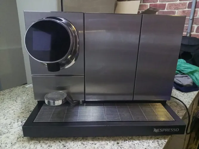 Máquina de Café Profissional Nespresso