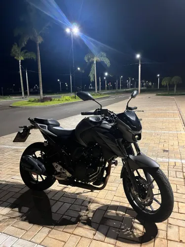 Yamaha FZ25 2025 ABS Connect - 8km - Preta 