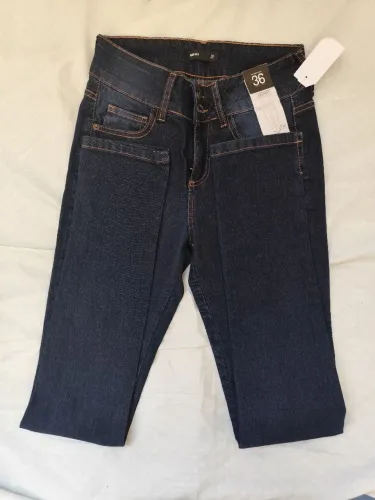 Calça jeans azul escuro 