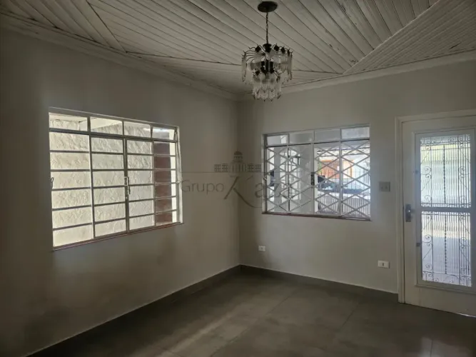 Casa Residencial - Monte Castelo - 2 Dormitórios - 129m².