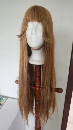 Peruca longa loira com franja cortada