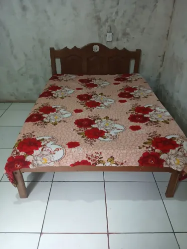 Vende-se essa cama com o colchão