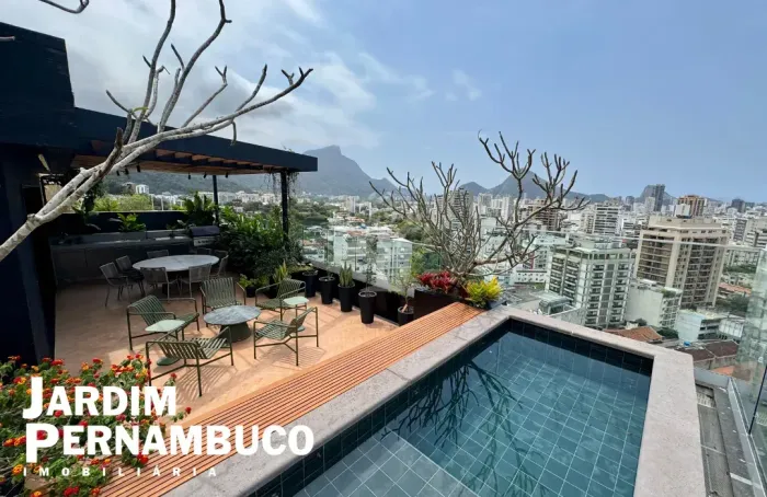 Cobertura duplex impecável no Leblon, com vista deslumbrante para o Cristo Redentor, a Lag