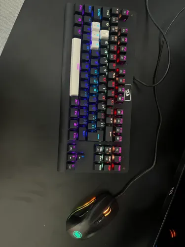 Kit Gamer Redragon - Teclado Mecânico + Mouse RGB