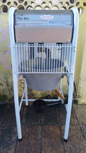 Masseira misturela de 15 kilos de massa, um ótimo equipamento para sua empresa !!