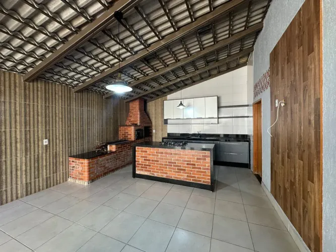 Casa térrea de esquina, 03 quartos, sendo 02 suítes Bairro Goiânia 2 Goiânia GO