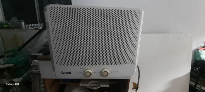 Manutenção de ar condicionado e outros serviços .