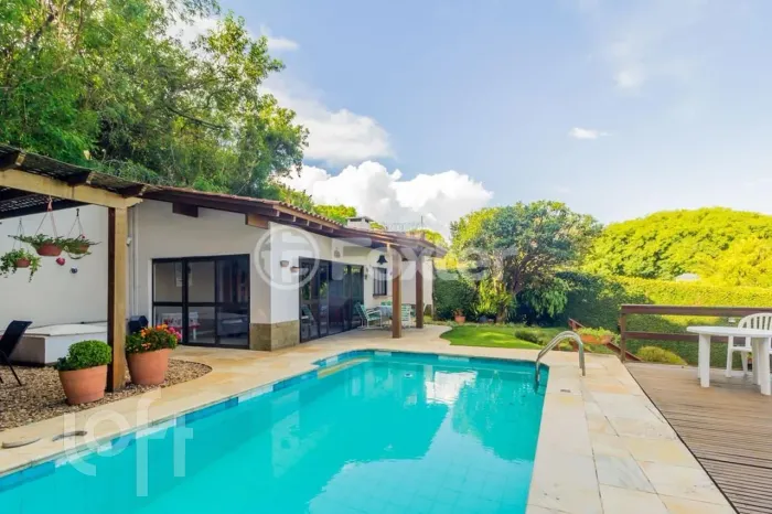 Casa à venda em Vila Assunção com 350 m², 4 quartos, 1 suíte, 5 vagas