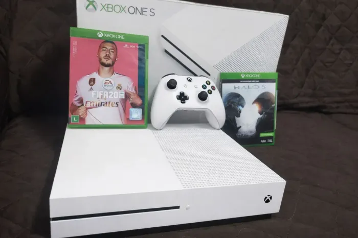 XBOX ONE S (1TB)