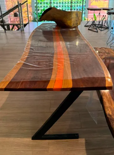 Mesa resinada