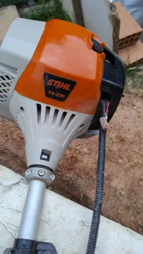 Vendo Roçadeira Stilhl modelo 290, semi nova, completa.