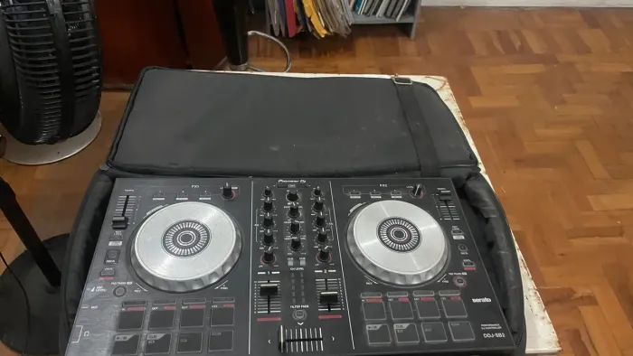 Controladora Pioneer para DJ, 2 Canais para Serato - DDJ SB3