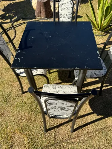 Vende se mesa de 4 lugares