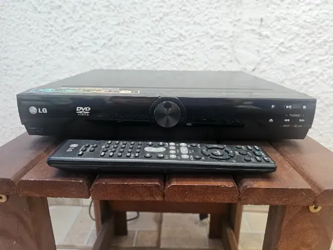 Home Theater LG HT306SU 5.1 canais c Entrada USB e Cabo HDMI - 330 W