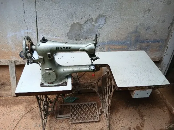 Maquina de costura singer esquerda para sapateiro.