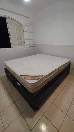 Vendo cama queen baú no partida + colchão queen