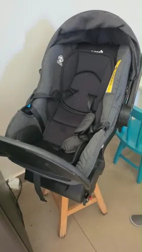 Bebê conforto (cadeirinha para carro)
