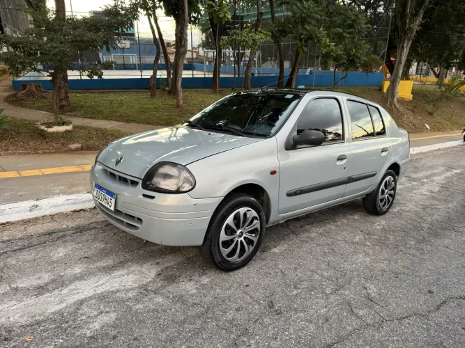 Renault Clio RN/ Expression 1.6 16V 5P 2001