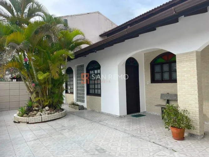 Itacorubi | Casa 4 quartos, sendo 1 suite