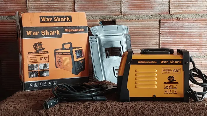Vendo essa Máquina de Solda Bivolt, nova na caixa.