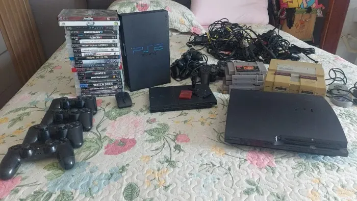Conjunto de Consoles PlayStation e Nintendo
