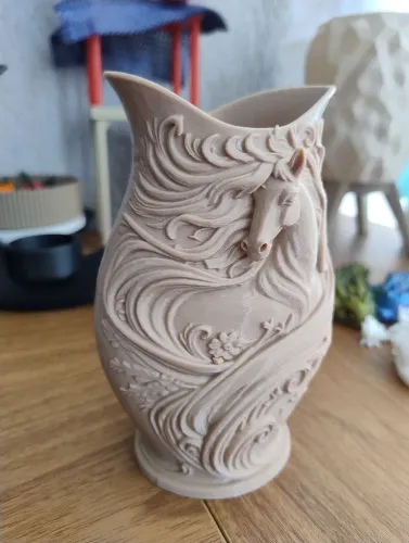 Vaso Decorativo com Relevo Escultura Cavalo Textura Exclusiva 3D