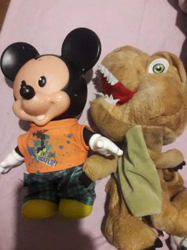 Boneco Mickey e dinossauro fantoche